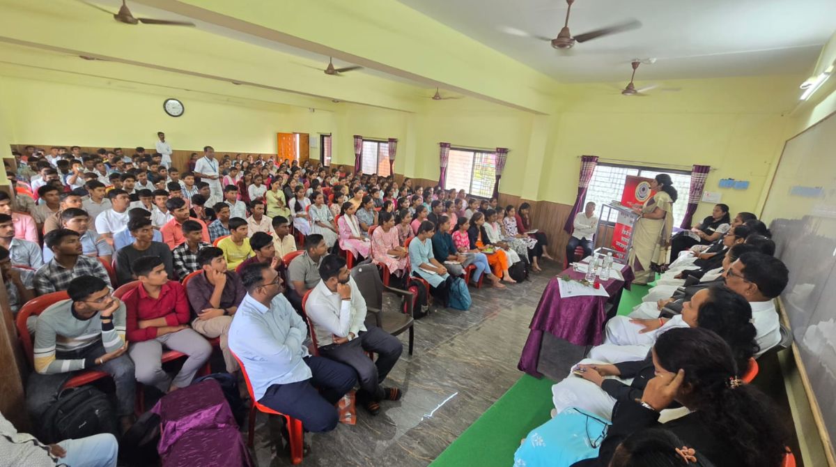 Lawyers Association : सांगोल्यात चौगुले सायन्स क्लासेसमध्ये कायदेविषयक शिबिर उत्साहात संपन्न