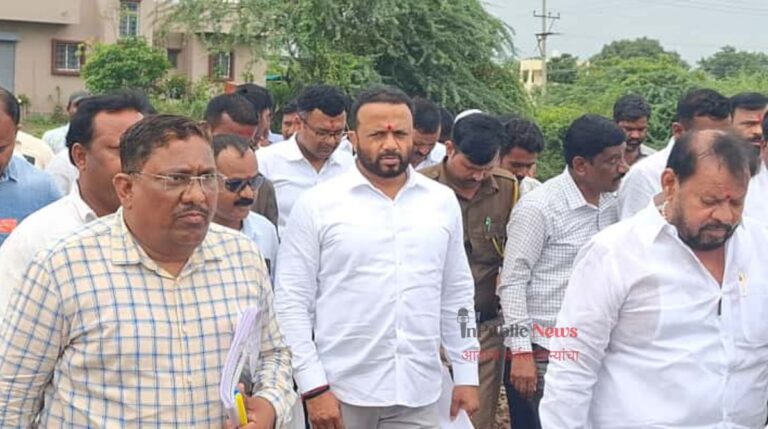 पालकमंत्री जयकुमार गोरे यांनी प्रशासनाला नुकसानग्रस्त शेतकऱ्यांचे पंचनामे करण्याच्या सूचना!