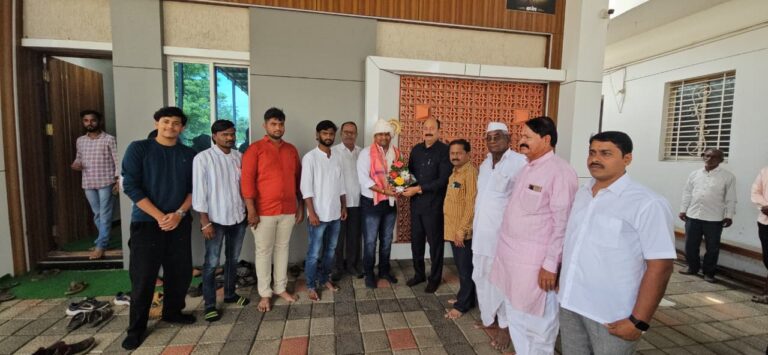 शौर्याचा गौरव : संतोष इंगोले यांना ‘राष्ट्रपती शौर्य पदक’, मा. आमदार दिपकआबा साळुंखे-पाटील यांच्या हस्ते सन्मान