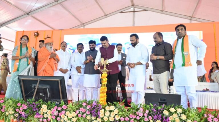 मुख्यमंत्री देवेंद्र फडणवीस यांच्या हस्ते सोलापूर-मुंबई विमानसेवेचा शुभारंभ