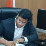 सोलापूरचे नवे जिल्हाधिकारी कोण आहेत? याचं केडर कोणत तर कधीपासून प्रशासकीय सेवेत?