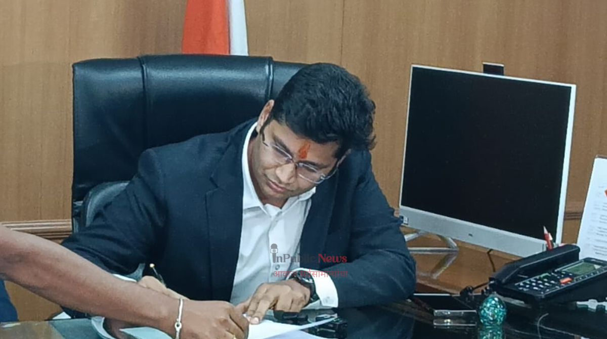 सोलापूरचे नवे जिल्हाधिकारी कोण आहेत? याचं केडर कोणत तर कधीपासून प्रशासकीय सेवेत?