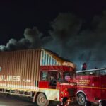 कंटेनरला भीषण आग; सर्व साहित्य जळून खाक