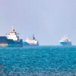 Strait of Hormuz मध्ये पुन्हा तणाव! व्यापारी जहाजावर ड्रोन हल्ला; ११,००० खलाशांच्या सुटका मोहिमेला ब्रेक