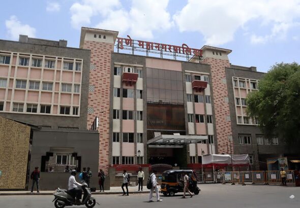 पार्क परिसरात सांडपाणी वाहिनी फुटली; वाहतूक पोलिसांचा इशारा, पर्यायी मार्गांचा वापर करण्याचे आवाहन