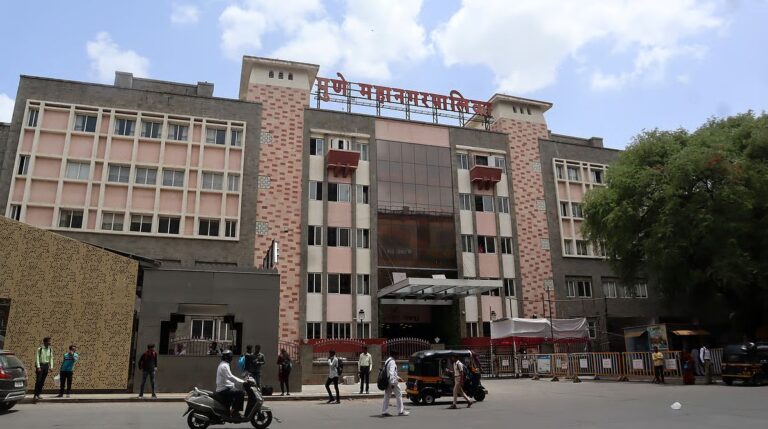 पार्क परिसरात सांडपाणी वाहिनी फुटली; वाहतूक पोलिसांचा इशारा, पर्यायी मार्गांचा वापर करण्याचे आवाहन