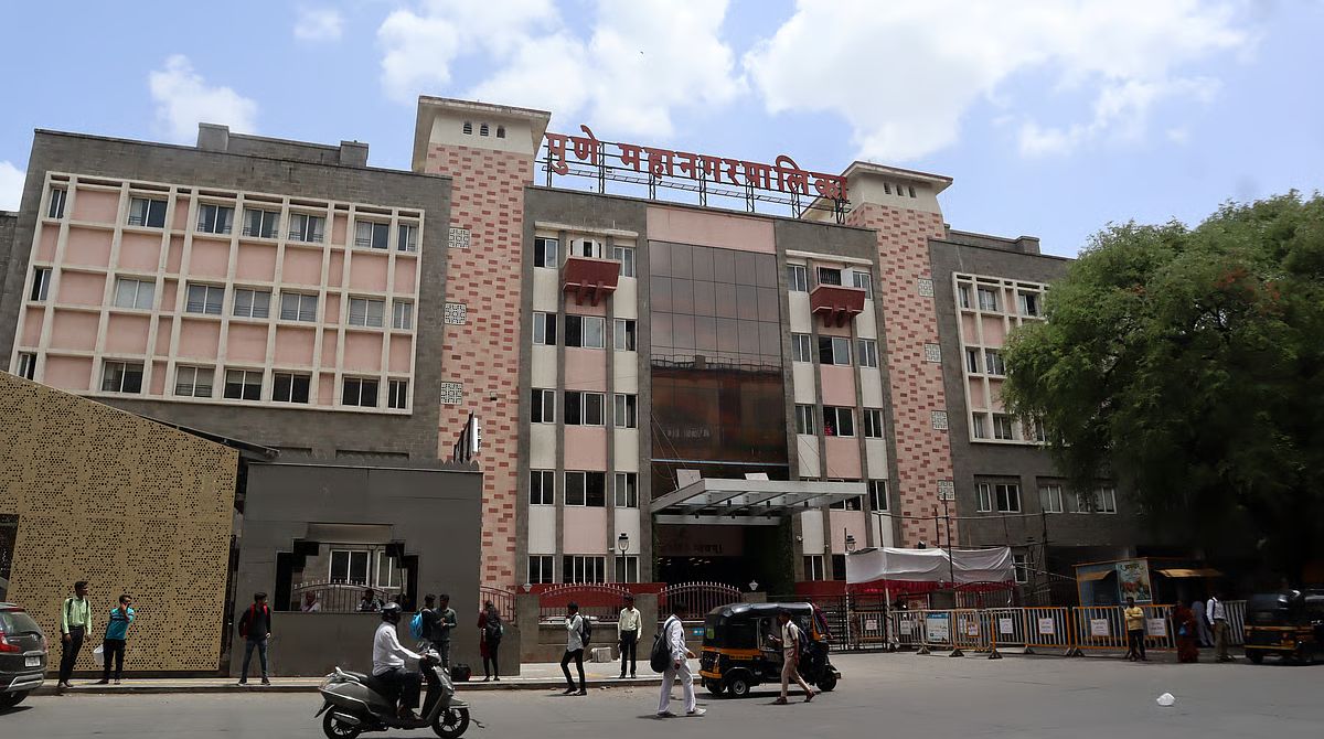 पार्क परिसरात सांडपाणी वाहिनी फुटली; वाहतूक पोलिसांचा इशारा, पर्यायी मार्गांचा वापर करण्याचे आवाहन