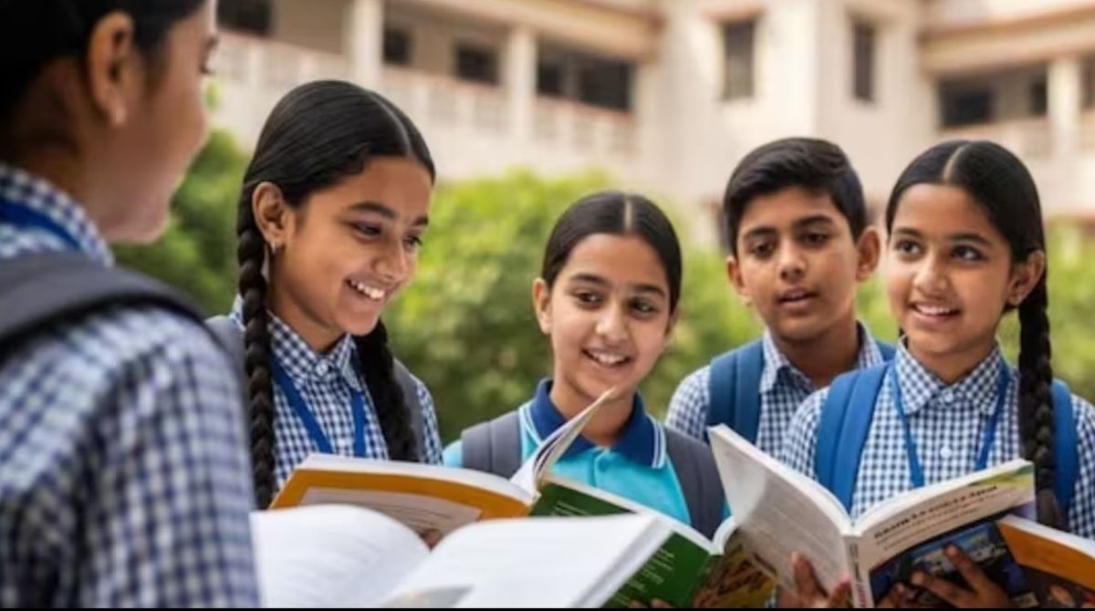 नियमबाह्य शुल्कवसुलीचा आरोप; इंग्रजी माध्यमाच्या शाळांवर कारवाईची मागणी