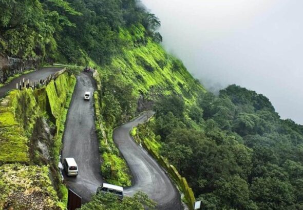  घाटमाथ्यावर रेड अलर्ट ,  तापमान 5°C नी घसरले;  मुसळधार  पावसाने जनजीवन विस्कळीत