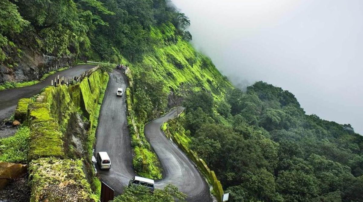  घाटमाथ्यावर रेड अलर्ट ,  तापमान 5°C नी घसरले;  मुसळधार  पावसाने जनजीवन विस्कळीत