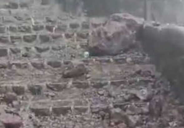 मुसळधार पावसामुळे सिंहगड किल्ला पर्यटकांसाठी बंद; मुख्य प्रवेशद्वाराजवळ दरड कोसळल्याने प्रशासनाचा निर्णय