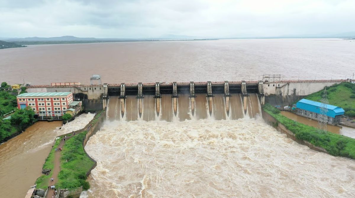 वीर धरणातून 6,037 क्यूसेक पाणी सोडणार; प्रशासनाचा नदीकाठच्या नागरिकांना सतर्कतेचा इशारा