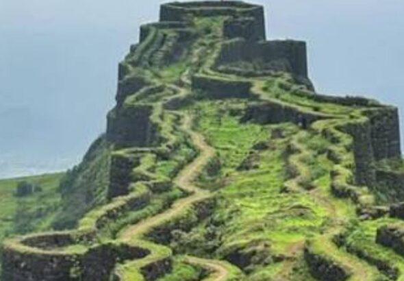 १० किल्ले : पावसाळ्यातील सुरक्षित आणि संस्मरणीय ट्रेकसाठी मार्गदर्शक