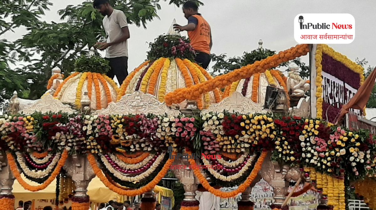 आषाढी वारी : पालखी सजावटीसाठी फुलांची रंगत; गुलाब, ऑर्किड आणि झेंडूची अनोखी आरास