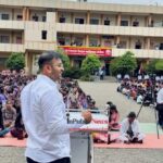 शिष्यवृत्ती व स्पर्धा परीक्षेतील यशस्वी विद्यार्थ्यांचा सत्कार; संस्थाध्यक्ष डॉ. अनिकेत देशमुख यांचे प्रेरणादायी मार्गदर्शन